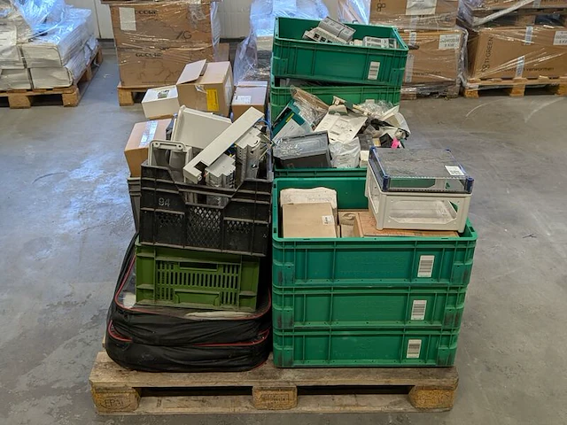 Partij elektrotechnische materialen, componenten en installatiemateriaal - afbeelding 7 van  13