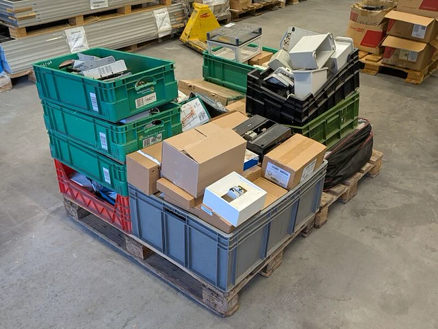 Partij elektrotechnische materialen, componenten en installatiemateriaal - afbeelding 9 van  13