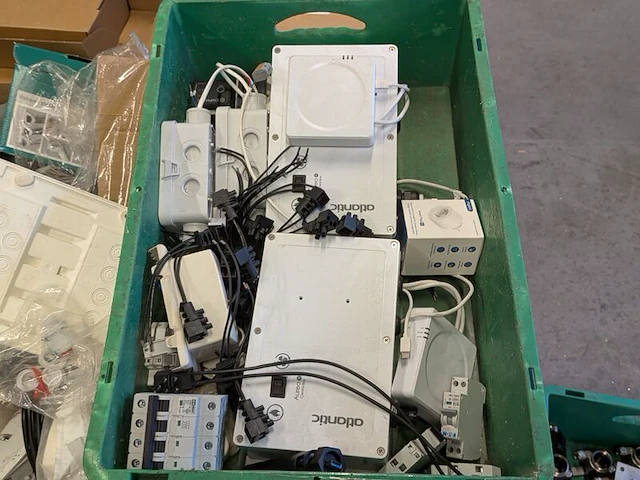 Partij elektrotechnische materialen, componenten en installatiemateriaal - afbeelding 11 van  13