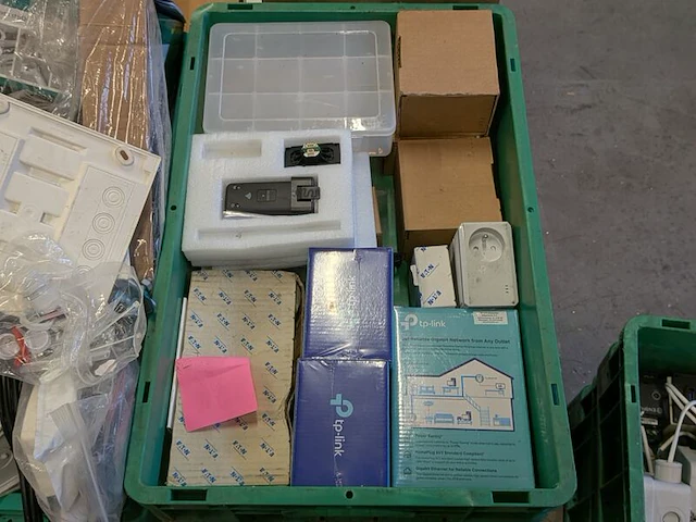 Partij elektrotechnische materialen, componenten en installatiemateriaal - afbeelding 12 van  13