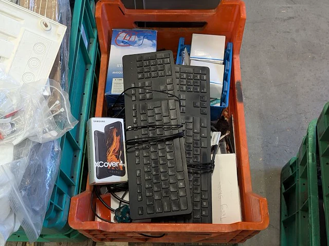 Partij elektrotechnische materialen, componenten en installatiemateriaal - afbeelding 13 van  13