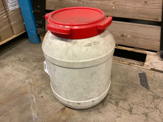 Partij emmers met deksel - afbeelding 1 van  5