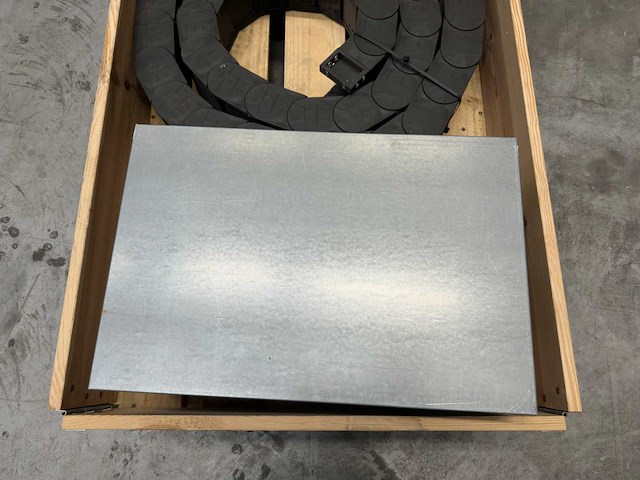 Partij energieketting (kabelrups) met metalen schakelkast - afbeelding 3 van  3