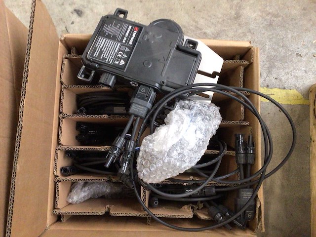 Partij enphase omvormer en optimizers - afbeelding 2 van  4