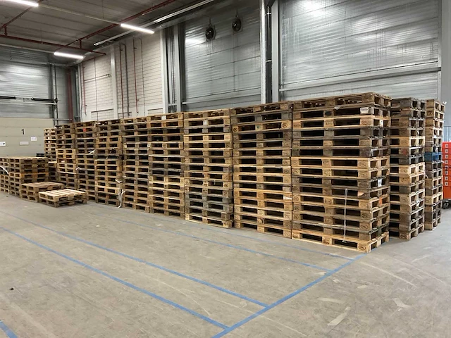 Partij euro pallets, ca. 700 stuks - afbeelding 1 van  2