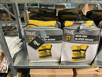 Partij everlast leather thai boxing gloves&shin and in-step guards (52x) - afbeelding 5 van  7