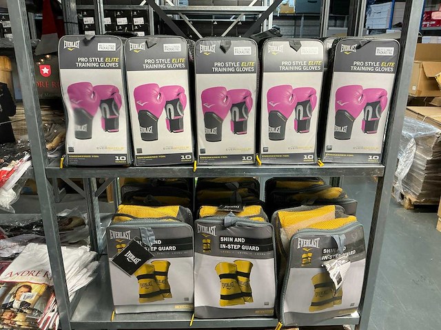 Partij everlast leather thai boxing gloves&shin and in-step guards (52x) - afbeelding 1 van  7