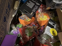 Partij feestartikelen w.o. feestlampjes - afbeelding 5 van  9