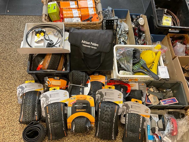 Partij fiets accessoires en onderdelen - afbeelding 2 van  3