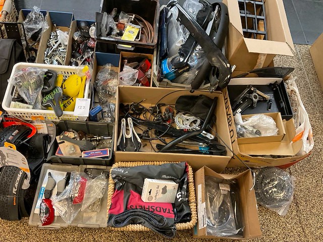 Partij fiets accessoires en onderdelen - afbeelding 3 van  3