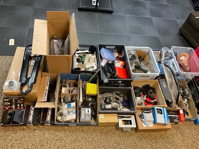 Partij fiets accessoires en onderdelen - afbeelding 2 van  7