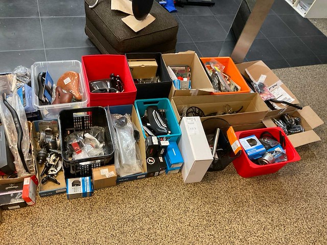 Partij fiets accessoires en onderdelen - afbeelding 3 van  7