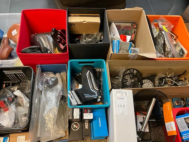 Partij fiets accessoires en onderdelen - afbeelding 6 van  7