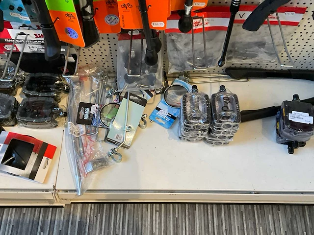 Partij fiets accessoires - afbeelding 10 van  28