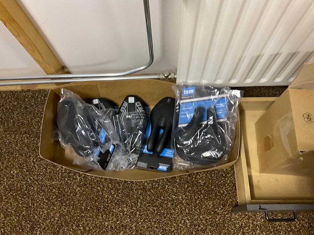 Partij fiets onderdelen/ accessoires - afbeelding 6 van  7