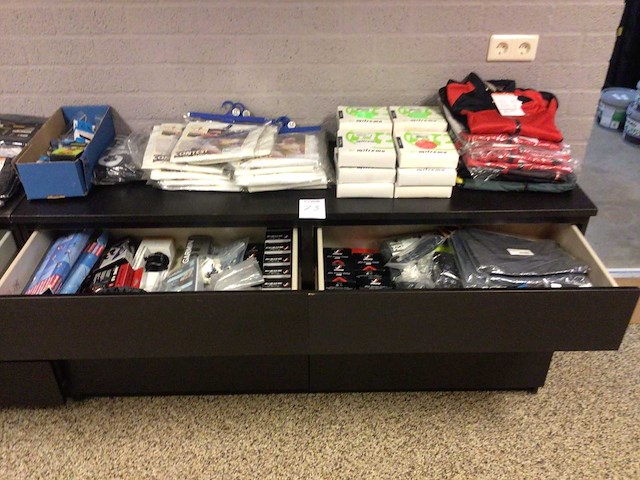 Partij fiets onderdelen en accessoires - afbeelding 1 van  5