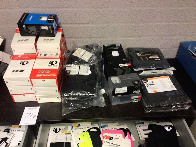 Partij fiets onderdelen en accessoires - afbeelding 3 van  5