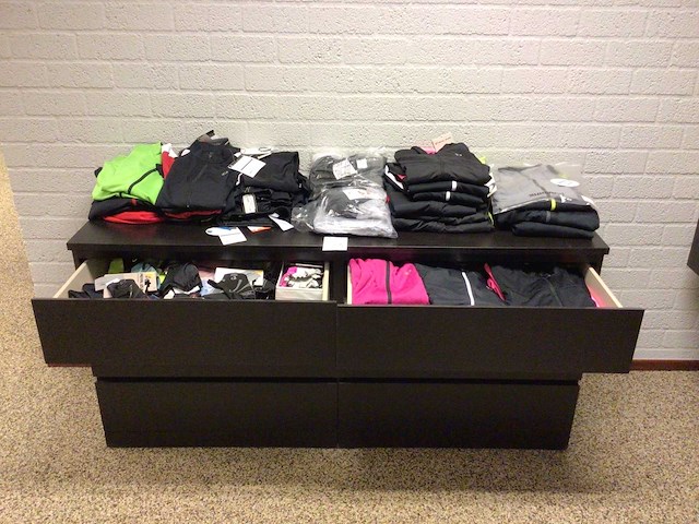 Partij fiets onderdelen en accessoires - afbeelding 1 van  6