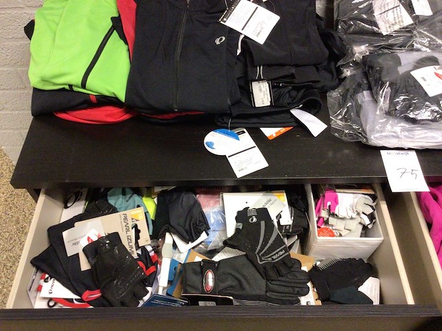 Partij fiets onderdelen en accessoires - afbeelding 3 van  6