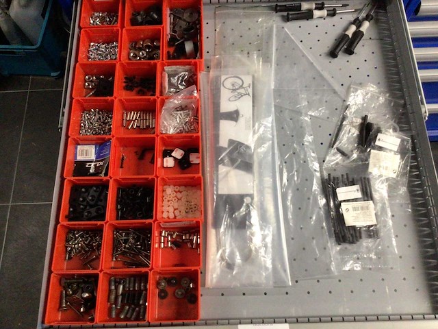 Partij fiets onderdelen in 8 laden - afbeelding 1 van  8