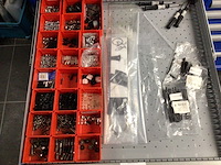 Partij fiets onderdelen in 8 laden - afbeelding 1 van  8