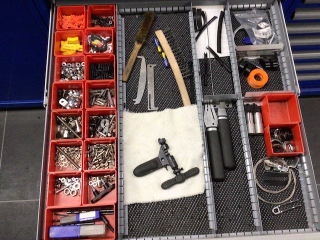 Partij fiets onderdelen in acht laden - afbeelding 2 van  8