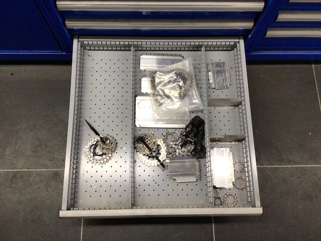 Partij fiets onderdelen in acht laden - afbeelding 8 van  8