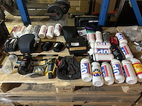 Partij fietsaccessoires w.o. bidons, fietstasje, w.o. agu, camelbak - afbeelding 1 van  8