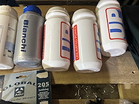 Partij fietsaccessoires w.o. bidons, fietstasje, w.o. agu, camelbak - afbeelding 5 van  8