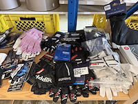 Partij fietsaccessoires w.o. handschoenen, w.o. shimano, bbb, hirzl - afbeelding 2 van  9