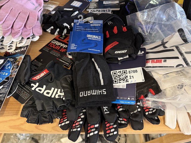 Partij fietsaccessoires w.o. handschoenen, w.o. shimano, bbb, hirzl - afbeelding 3 van  9