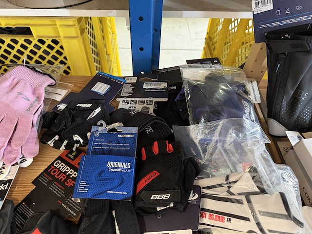 Partij fietsaccessoires w.o. handschoenen, w.o. shimano, bbb, hirzl - afbeelding 4 van  9