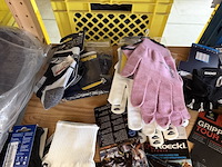 Partij fietsaccessoires w.o. handschoenen, w.o. shimano, bbb, hirzl - afbeelding 7 van  9