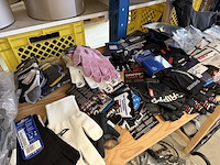 Partij fietsaccessoires w.o. handschoenen, w.o. shimano, bbb, hirzl - afbeelding 8 van  9