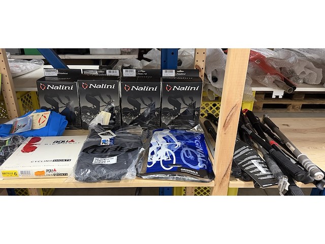 Partij fietsaccessoires w.o. kleding, w.o. nalini, agu - afbeelding 1 van  10