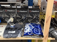 Partij fietsaccessoires w.o. kleding, w.o. nalini, agu - afbeelding 1 van  10