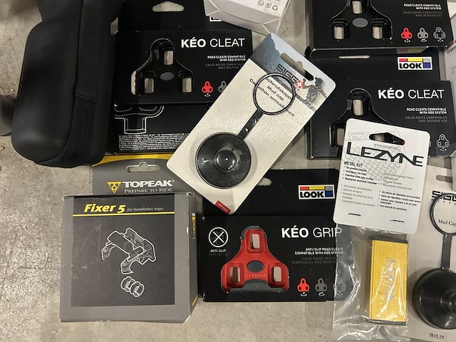 Partij fietsaccessoires w.o. look, topeak, lezyne - afbeelding 9 van  11