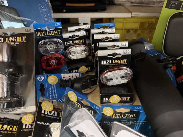 Partij fietsaccessoires w.o. verlichting, w.o. ikzi light, m-wave, selle royal - afbeelding 3 van  9