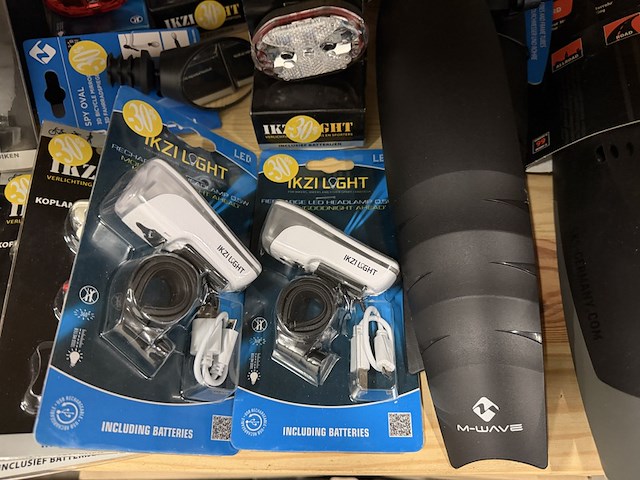 Partij fietsaccessoires w.o. verlichting, w.o. ikzi light, m-wave, selle royal - afbeelding 5 van  9