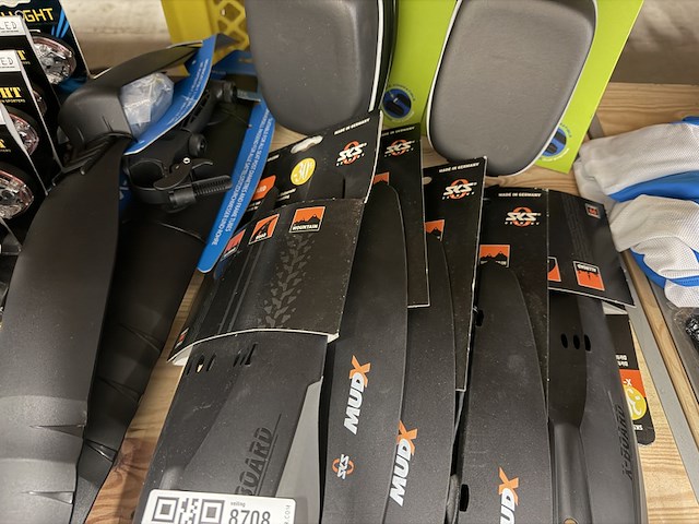 Partij fietsaccessoires w.o. verlichting, w.o. ikzi light, m-wave, selle royal - afbeelding 9 van  9