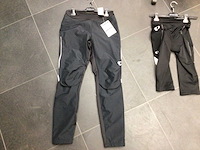 Partij fietskleding in 2 rekken - afbeelding 3 van  4