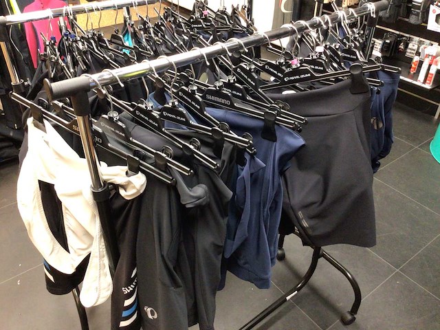 Partij fietskleding in 2 rekken - afbeelding 4 van  4