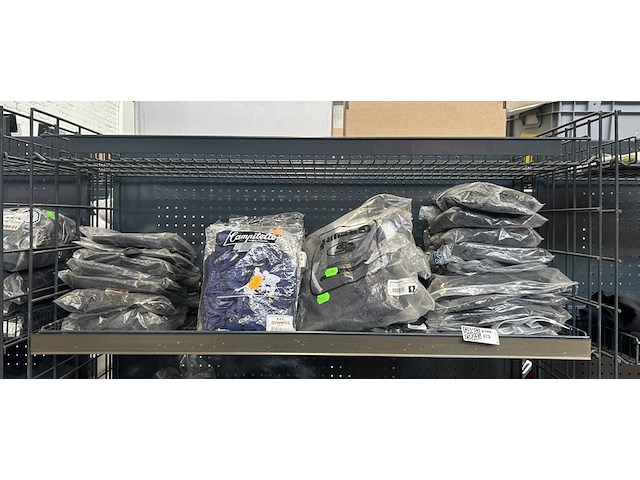 Partij fietskleding, wielerkleding, w.o. campitello, shimano - afbeelding 1 van  6