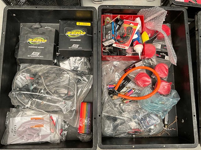 Partij fietsonderdelen en accessoires - afbeelding 2 van  9