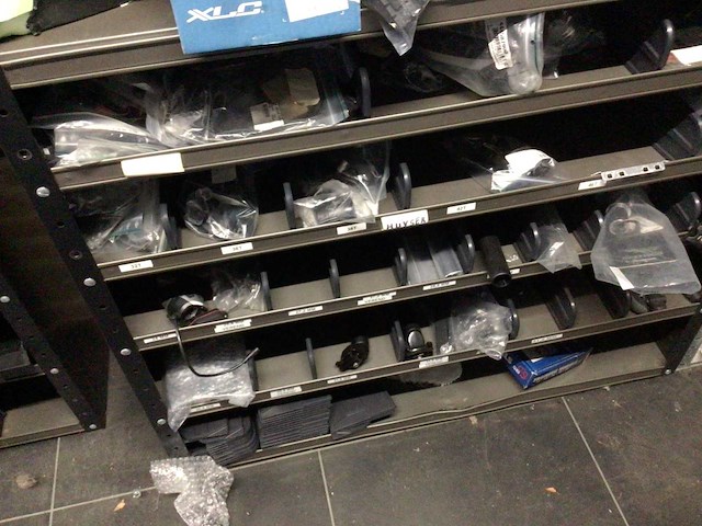 Partij fietsonderdelen in 2 kasten - afbeelding 5 van  10