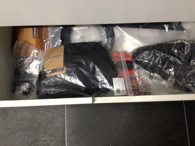 Partij fietsonderdelen in 2 kasten - afbeelding 7 van  10