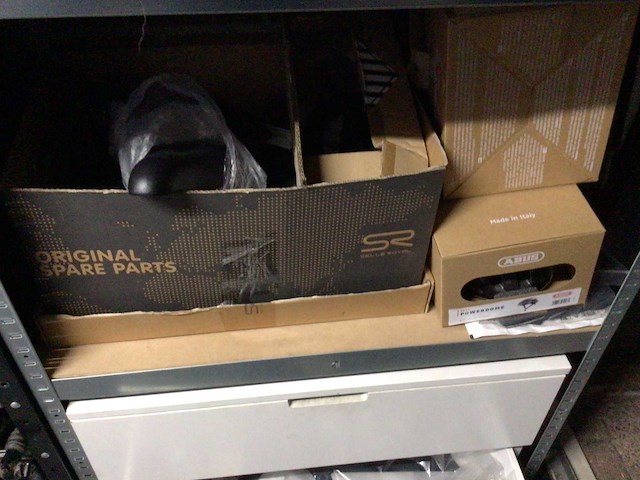 Partij fietsonderdelen in 2 kasten - afbeelding 8 van  10