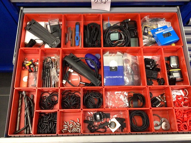 Partij fietsonderdelen in 8 laden - afbeelding 2 van  8