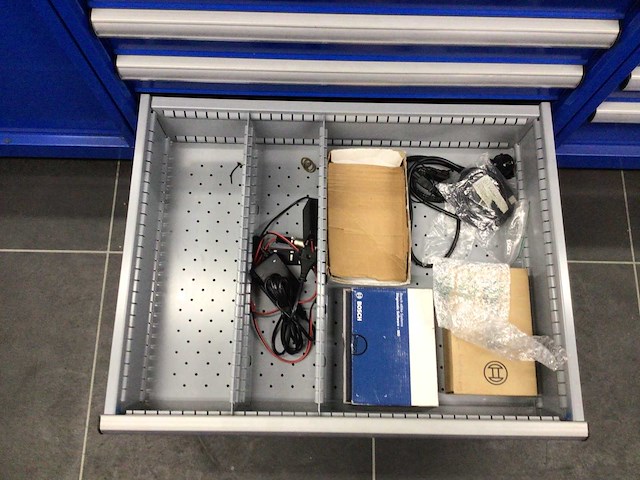 Partij fietsonderdelen in 8 laden - afbeelding 8 van  8