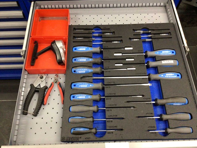 Partij fietsonderdelen in 8 laden - afbeelding 1 van  6